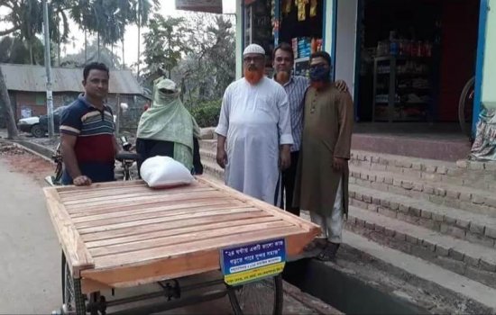 New Vans handed over to Two old women